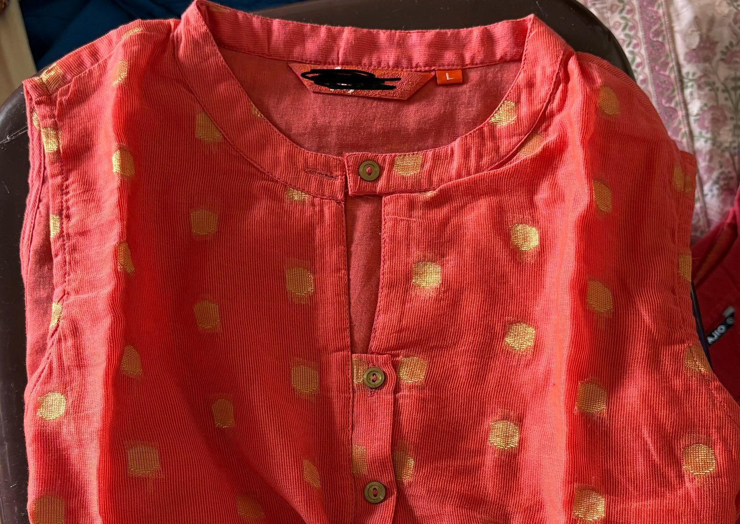 Cotton zari buttoned peach sleeveless kurti